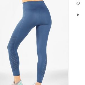 NWOT Fabletics Sync High-Waisted Perforated 7/8